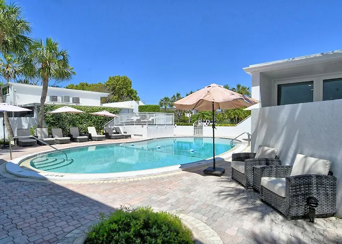 Laplaya 206C: Gulf View End Unit with Private Beach Access